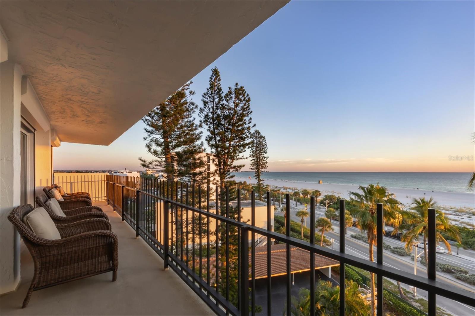 ST ARMAND TOWERS - Residential