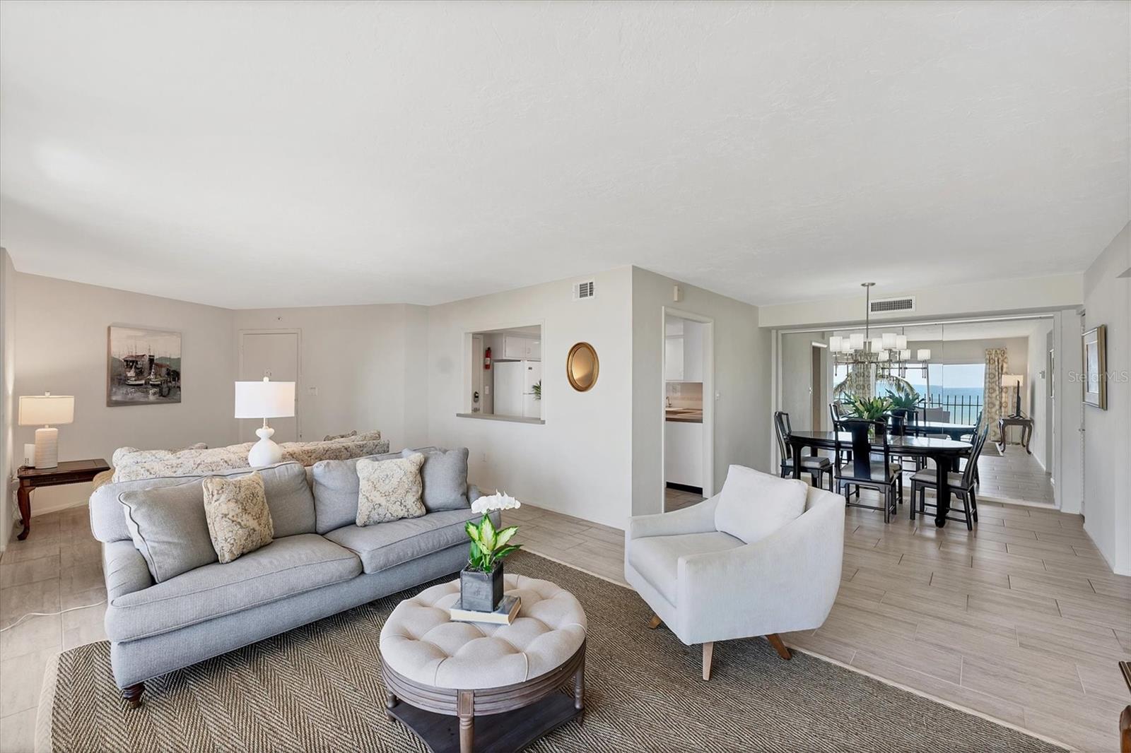 ST ARMAND TOWERS - Residential