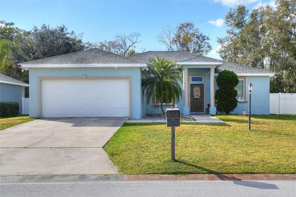 Photo of 1703 Oakwood Estates Drive, Plant City, FL 33563 (MLS # L4959072)