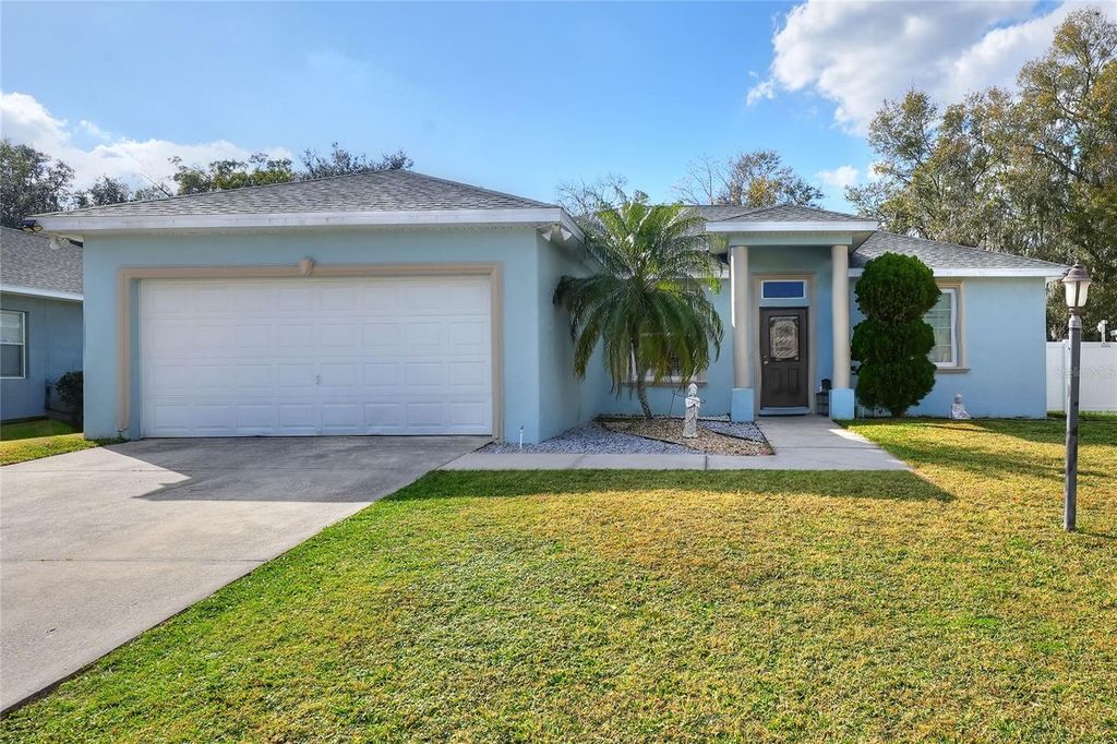 Photo of 1703 Oakwood Estates Drive, Plant City, FL 33563 (MLS # L4959072)