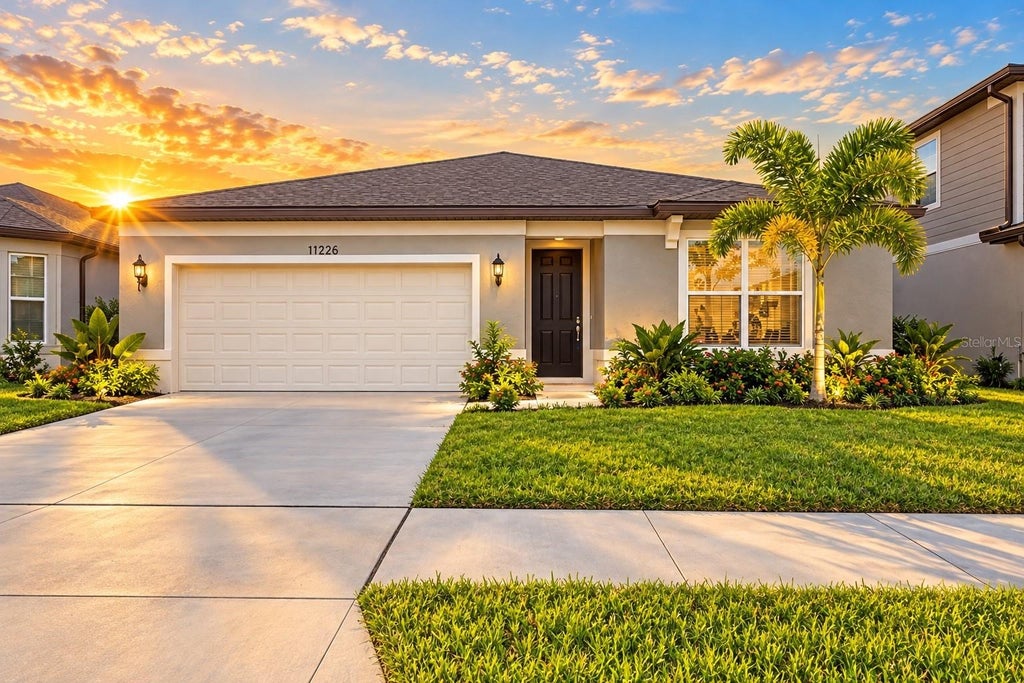 Photo of 11226 Sycamore Glen Loop, Thonotosassa, FL 33592 (MLS # W7890577)