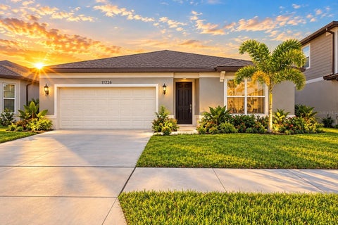 Photo of 11226 Sycamore Glen Loop, Thonotosassa, FL 33592 (MLS # W7890577)