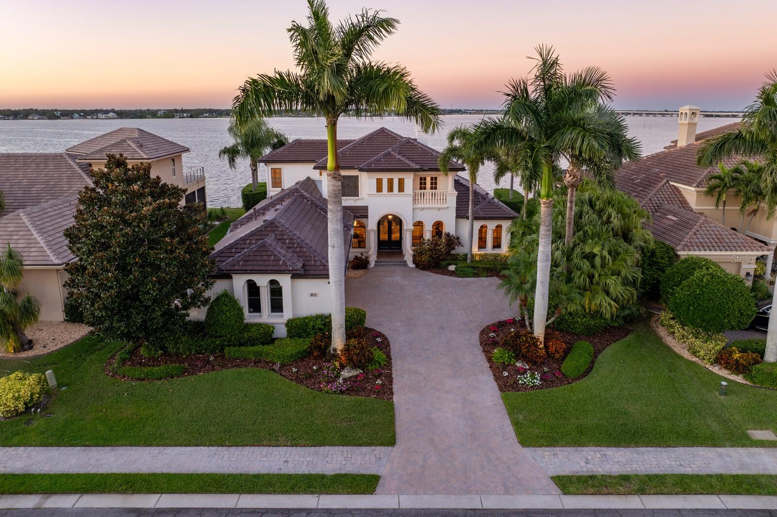 HAWK ISLAND - Residential