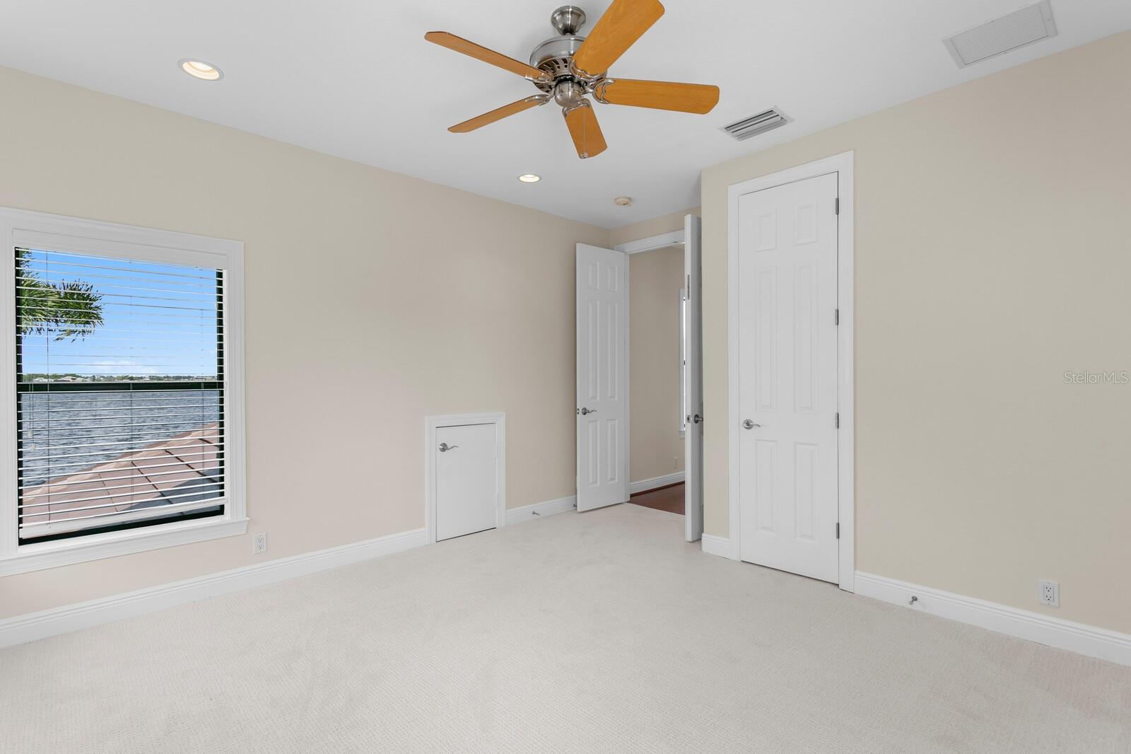 HAWK ISLAND - Residential