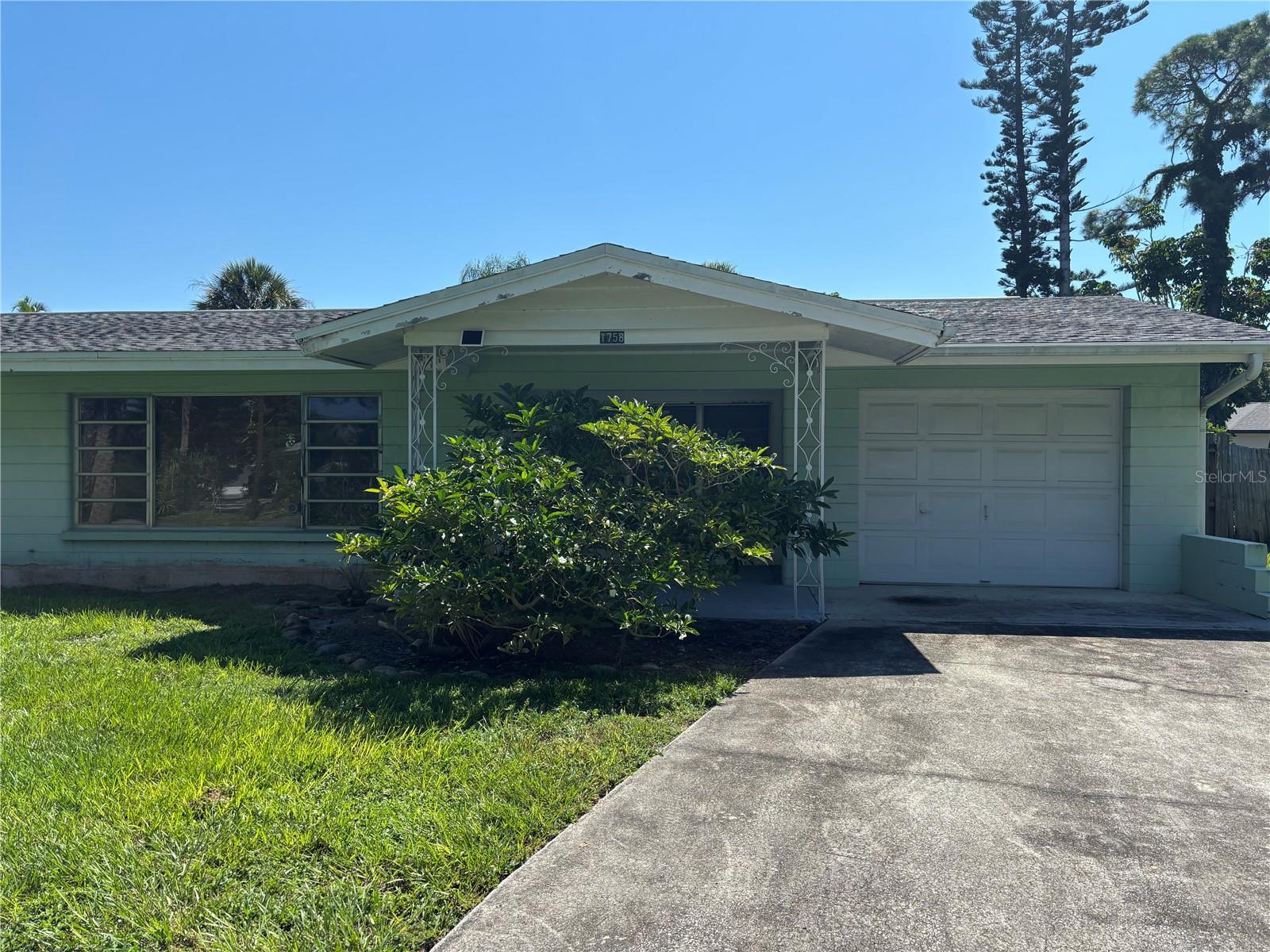 1758 BAYWOOD WAY