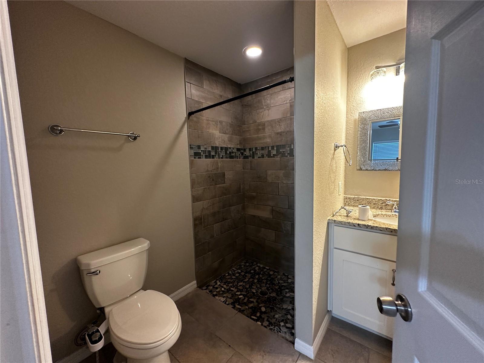 SILVER SPGS SHORES UN 25 - Residential Lease