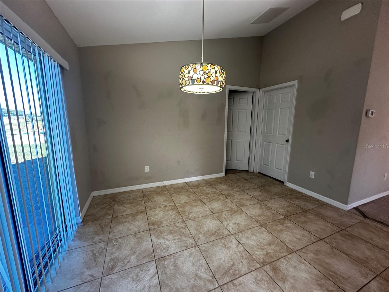 SILVER SPGS SHORES UN 25 - Residential Lease
