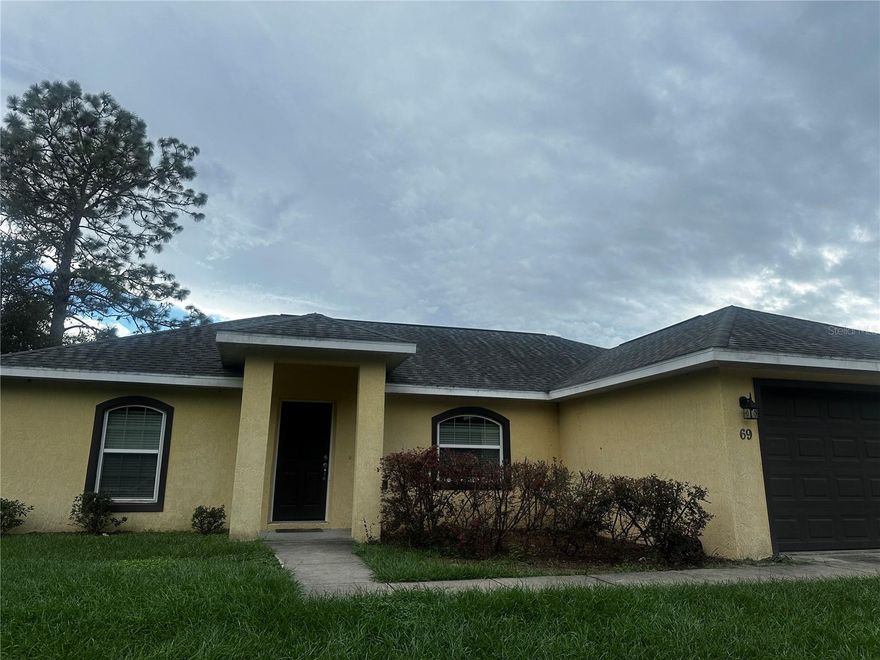 ***Section 8 accepted***3 Bedroom, built in 2018 home located in Silver Springs Shores. Granite counter top, stainless steel appliances, washer/dryer in unit, screened-in back porch, well-manicured lawn, ceiling fans, carpet and tile, pantry, walk-in master closet, and much more! NO PETS. NO SMOKING Emerald Shores Elementary, Lake Weir Middle and High School district.