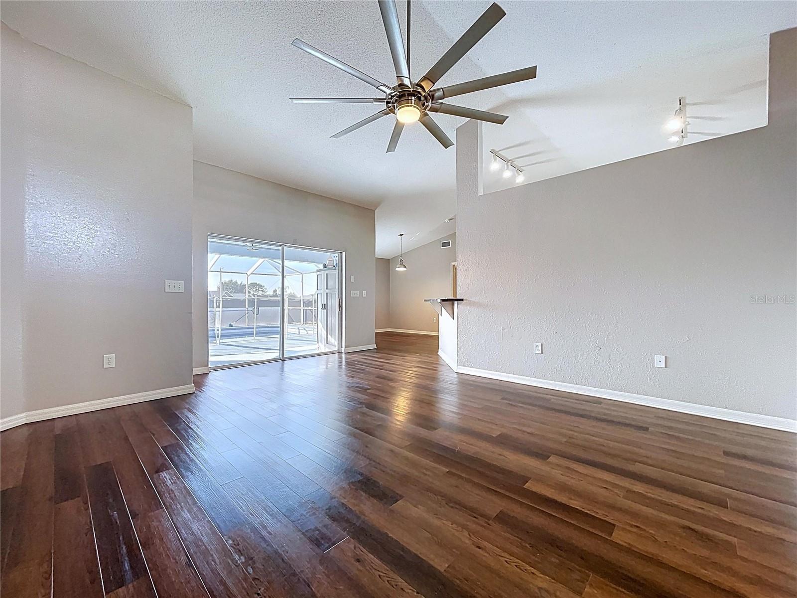 SAVANNA POINTE - Residential