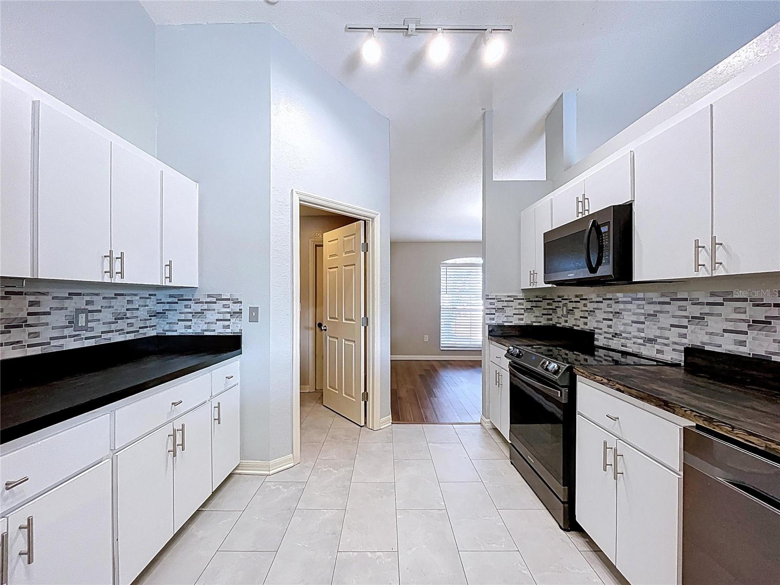 SAVANNA POINTE - Residential