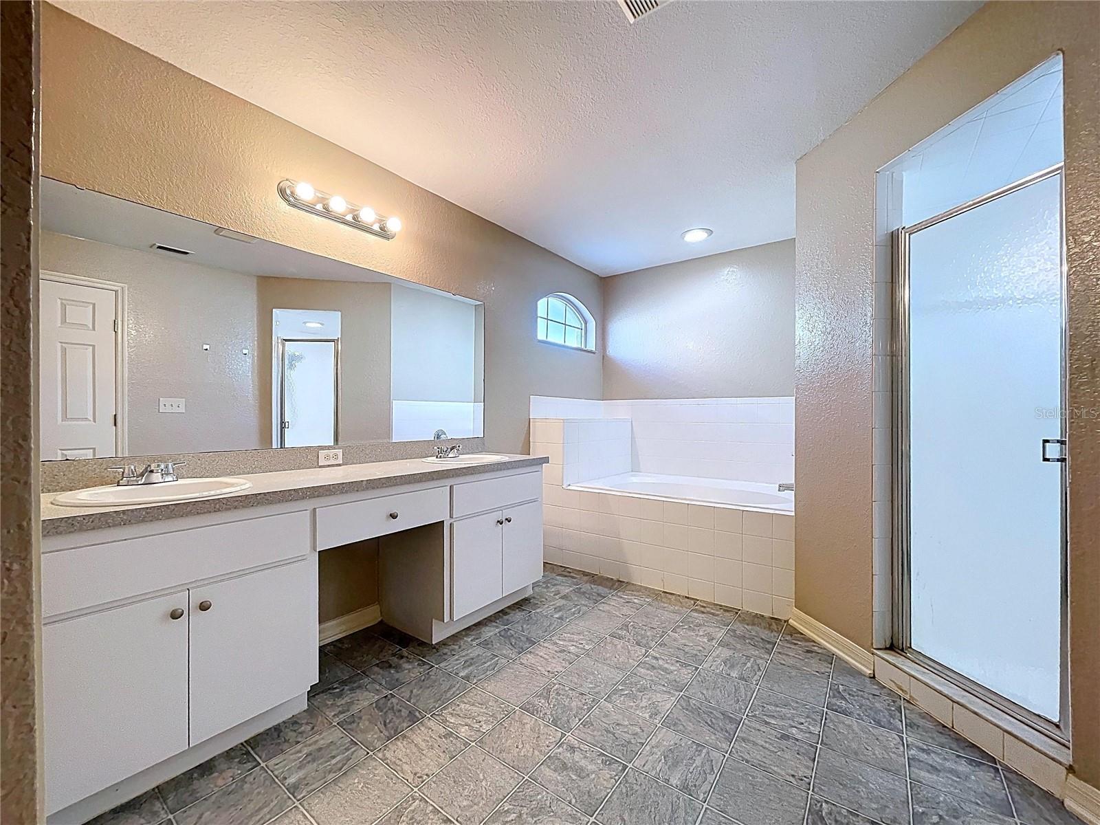 SAVANNA POINTE - Residential