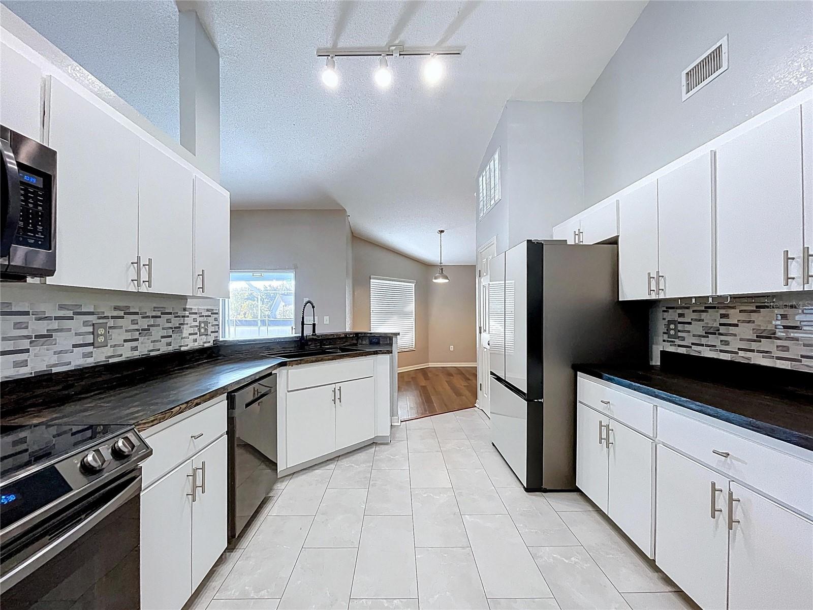 SAVANNA POINTE - Residential