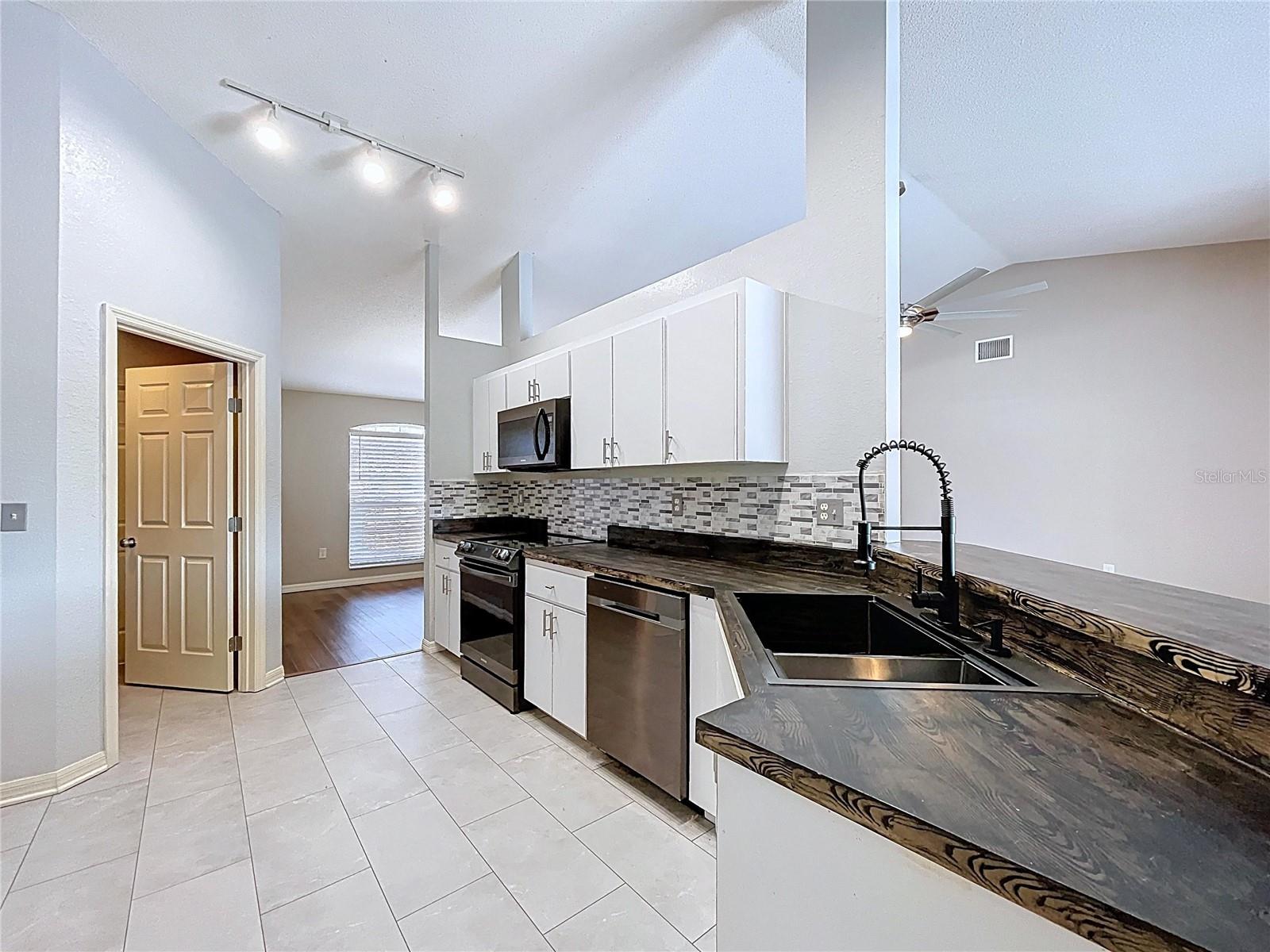 SAVANNA POINTE - Residential