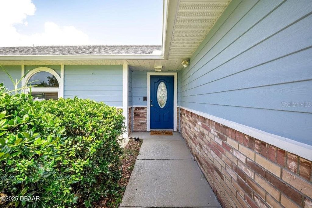 Photo of 475 Hammock Lane, Ormond Beach, FL 32174 (MLS # V4943987)