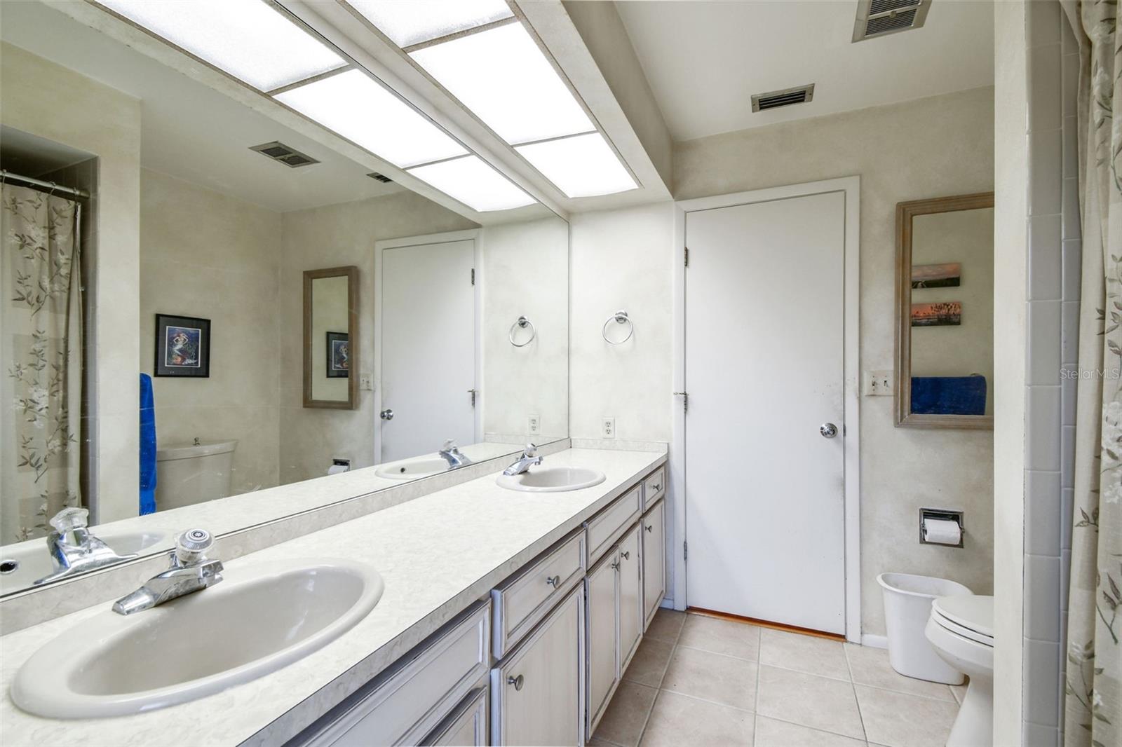 TOWNHOMES OF WESTLAKE - Residential