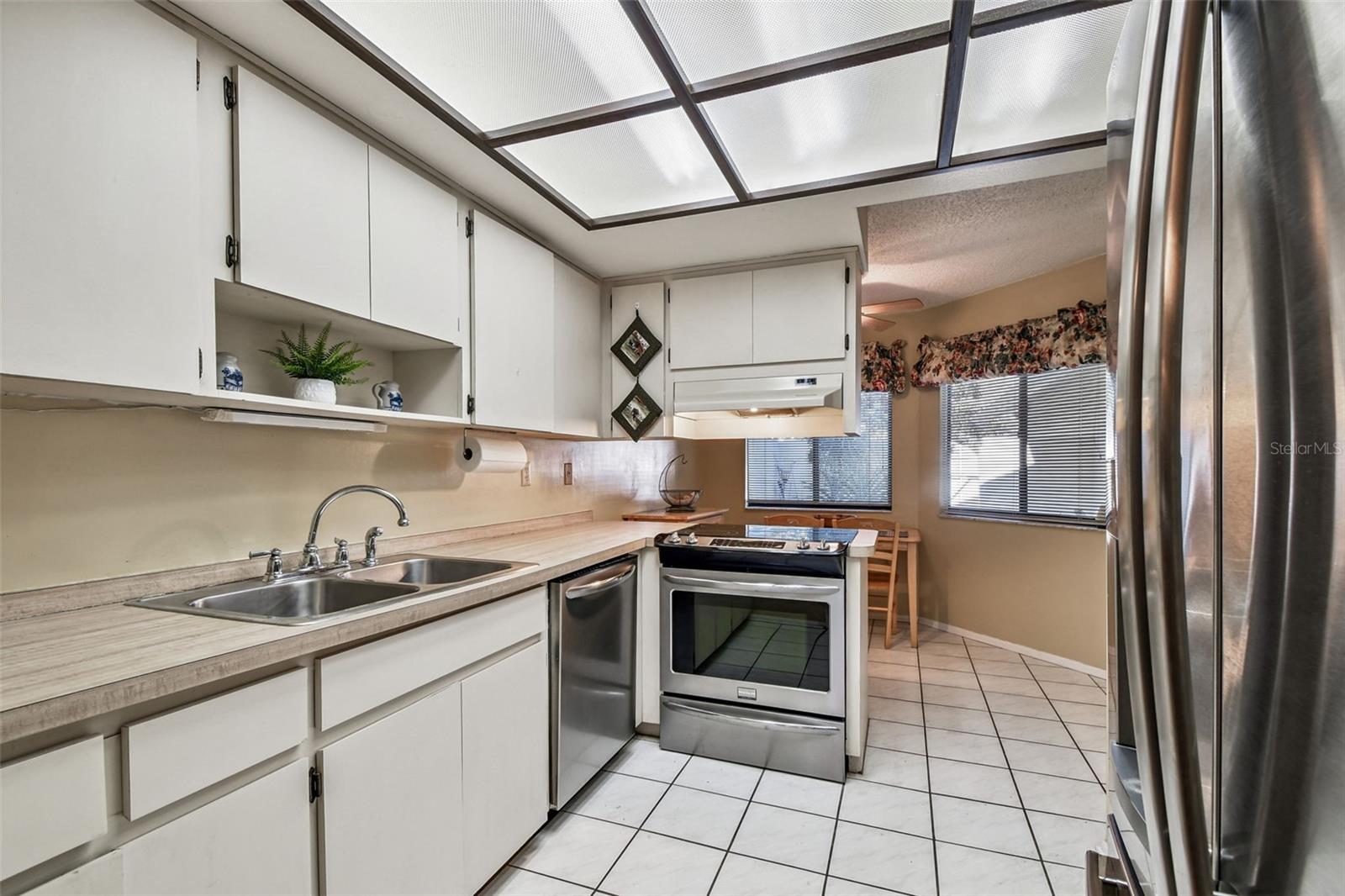 TOWNHOMES OF WESTLAKE - Residential