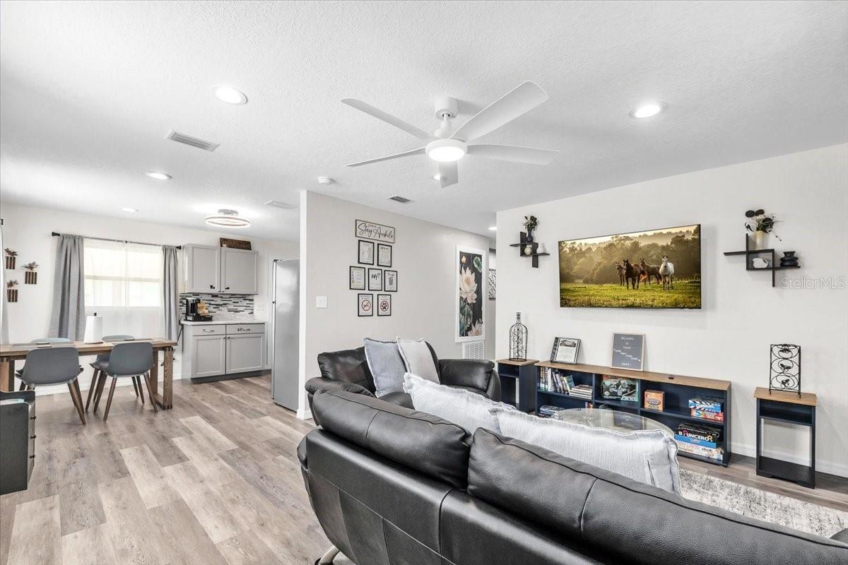 1205 SW HIBISCUS DRIVE