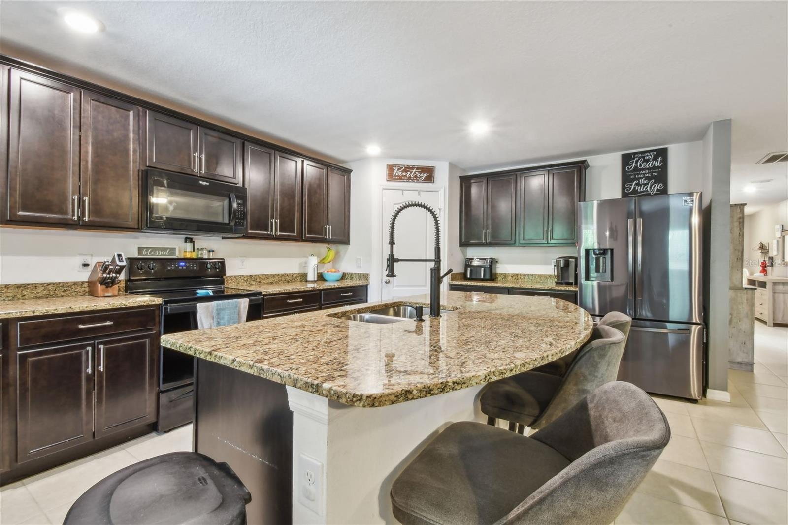 1715 CHATHAM GREEN CIRCLE