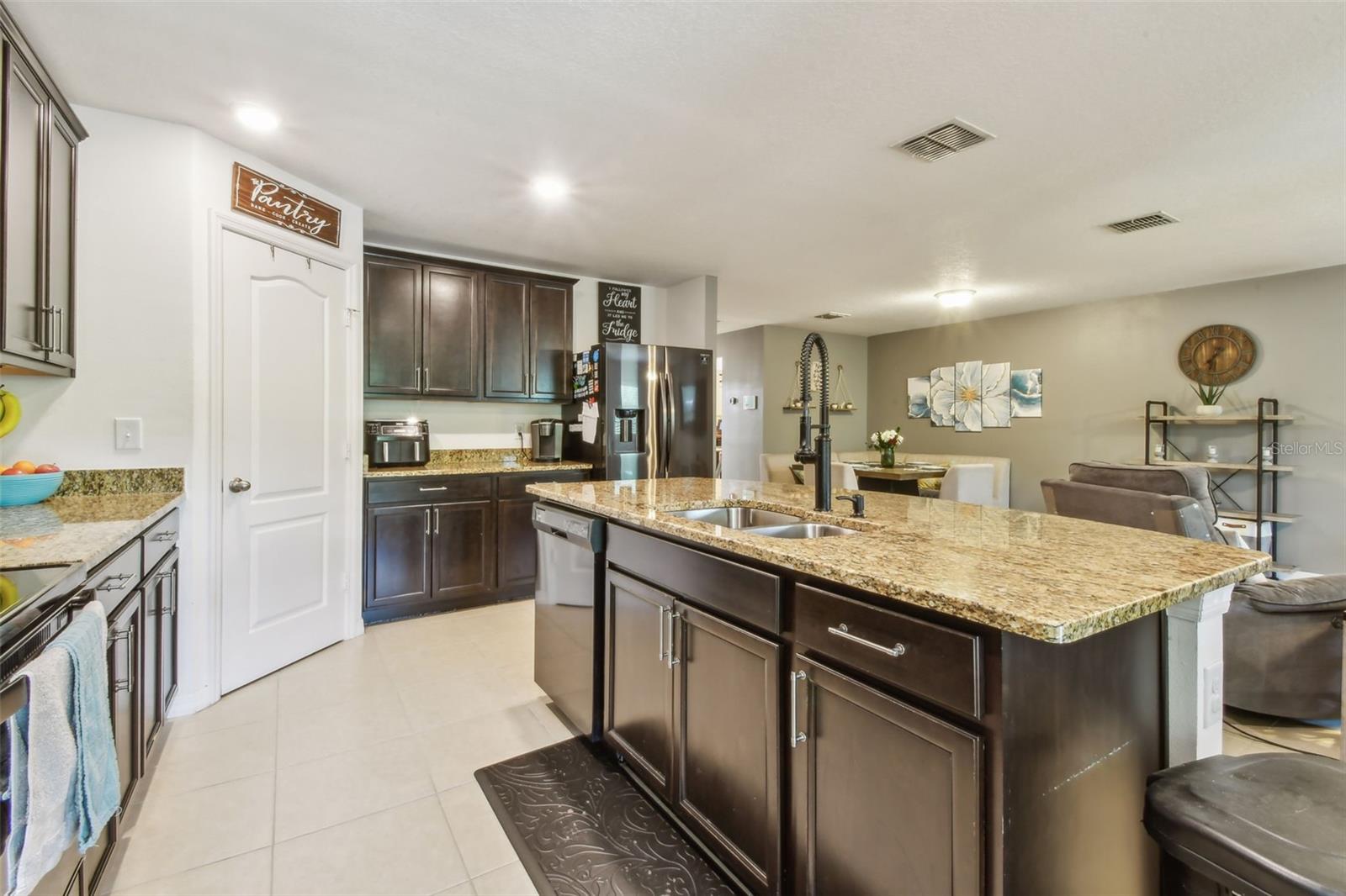 1715 CHATHAM GREEN CIRCLE