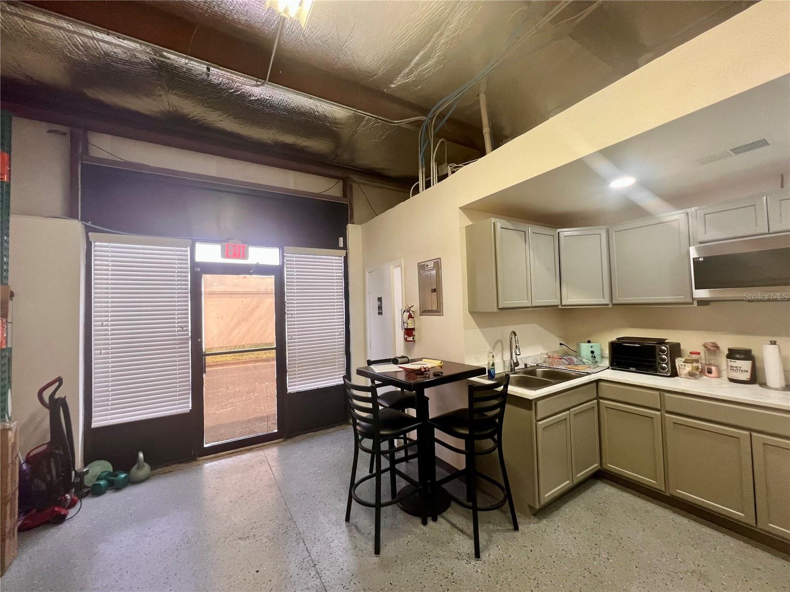 ALOMA BUS CENTER - Commercial Sale