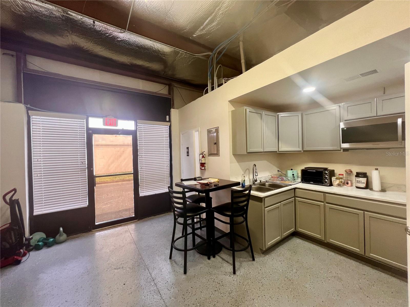 ALOMA BUS CENTER - Commercial Sale