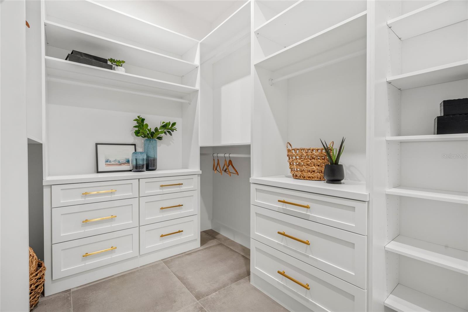 LA LINDA TERRACE - Residential