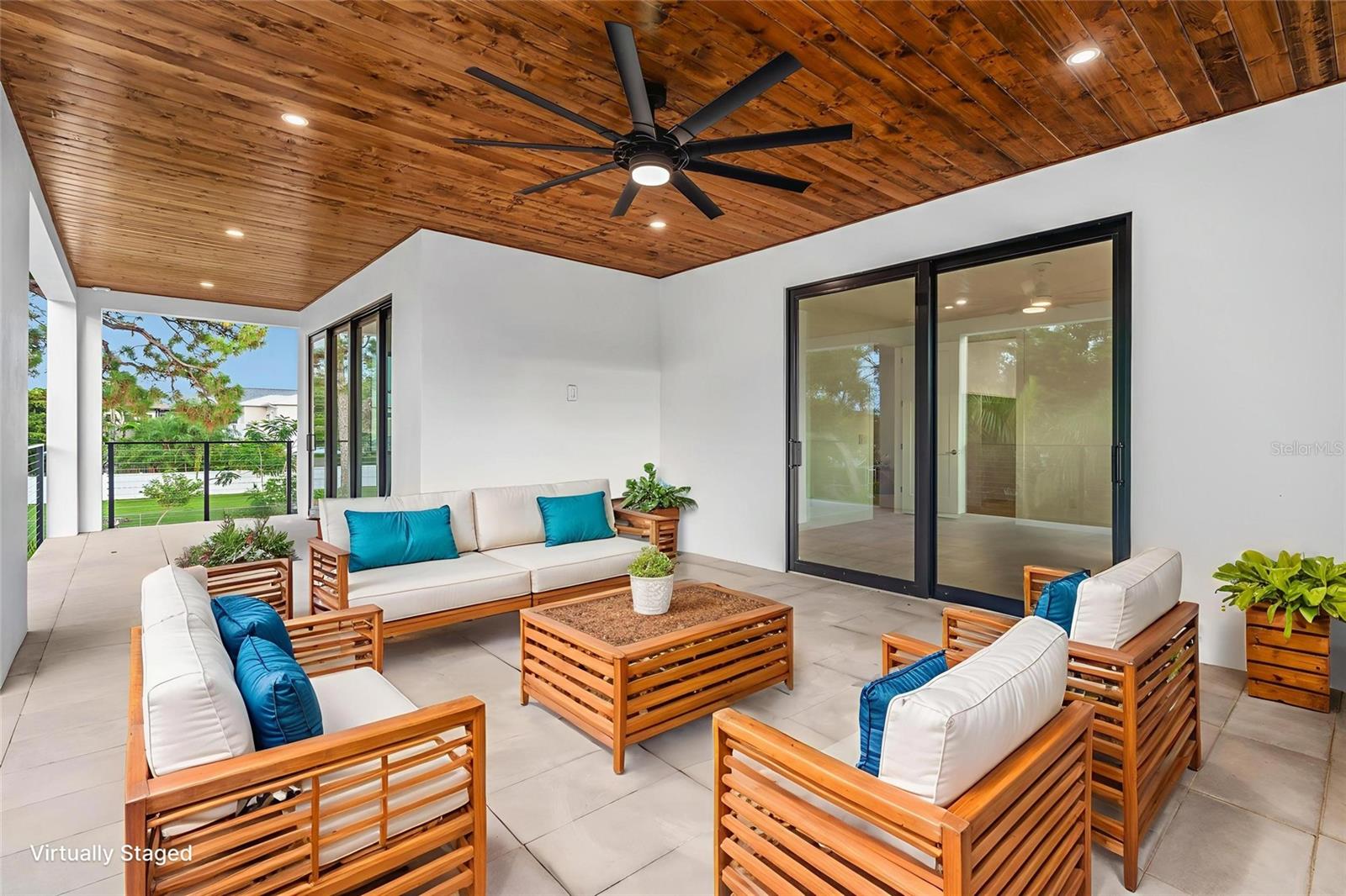 LA LINDA TERRACE - Residential