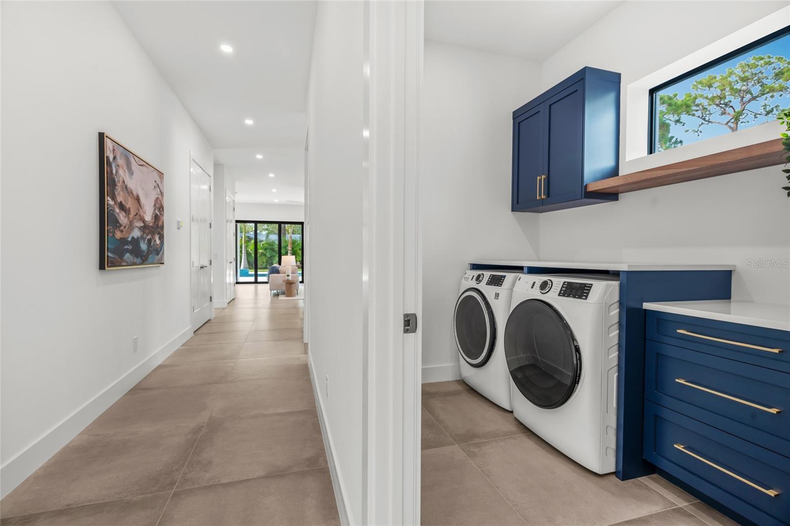 LA LINDA TERRACE - Residential