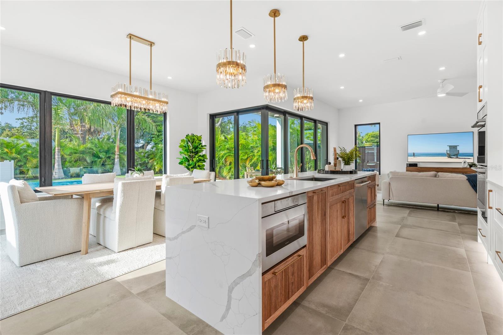 LA LINDA TERRACE - Residential