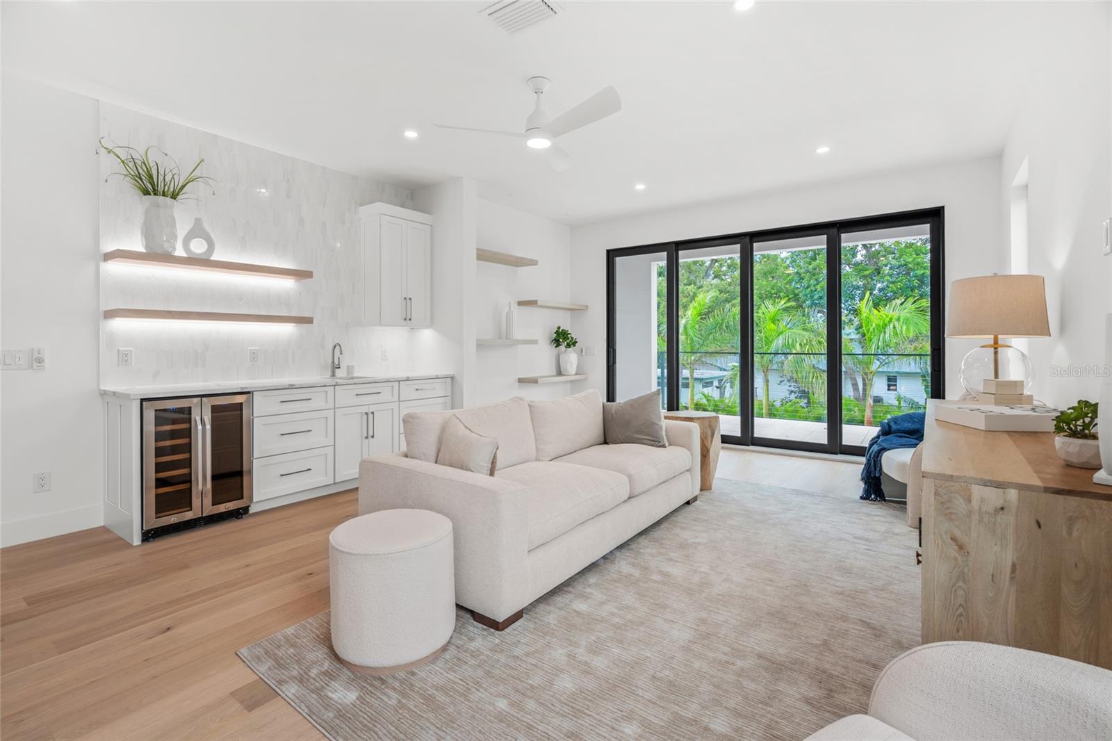 LA LINDA TERRACE - Residential