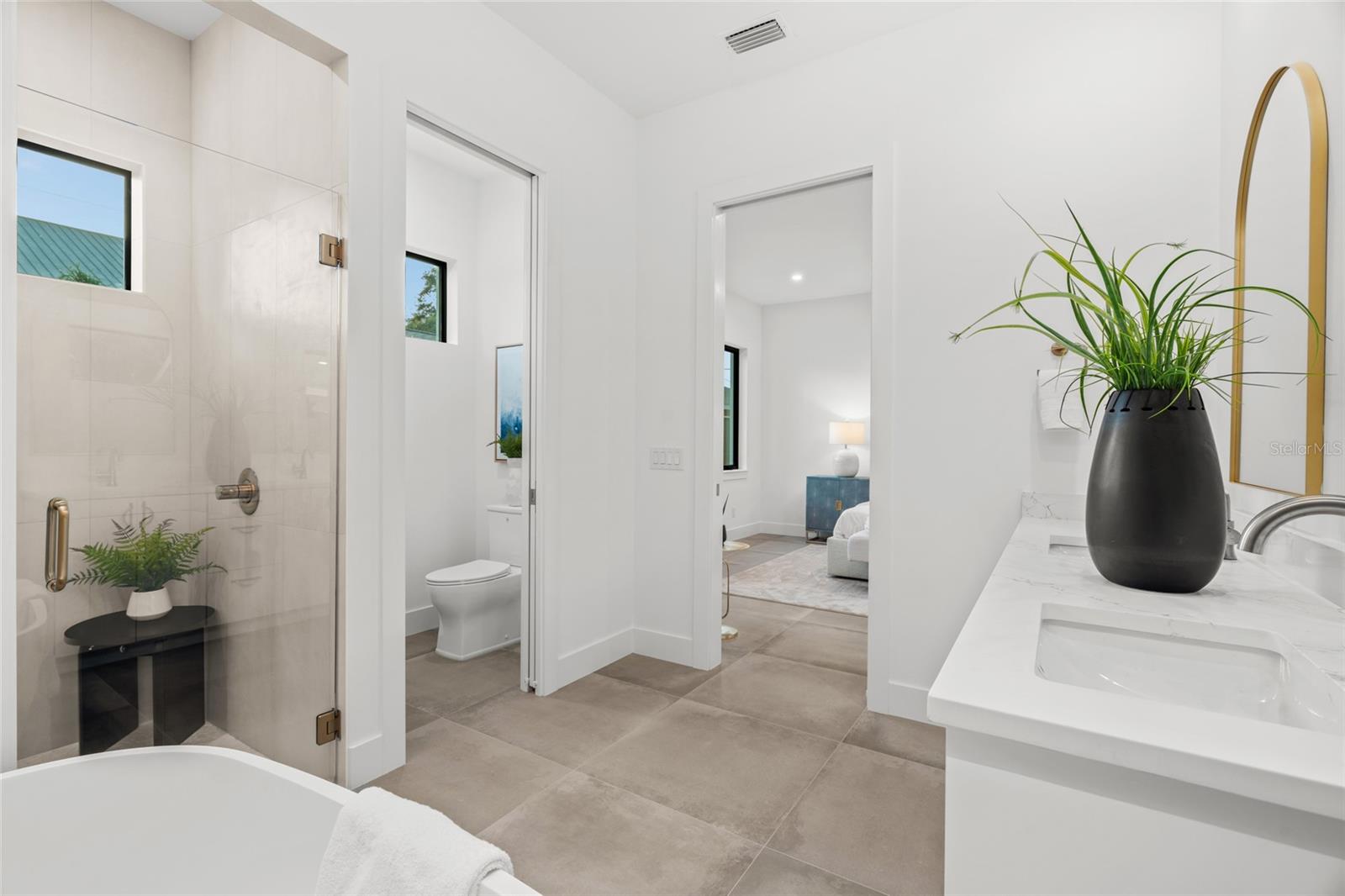 LA LINDA TERRACE - Residential