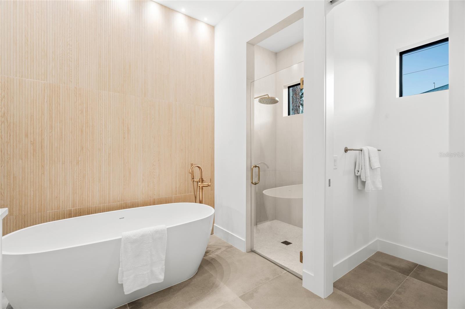 LA LINDA TERRACE - Residential