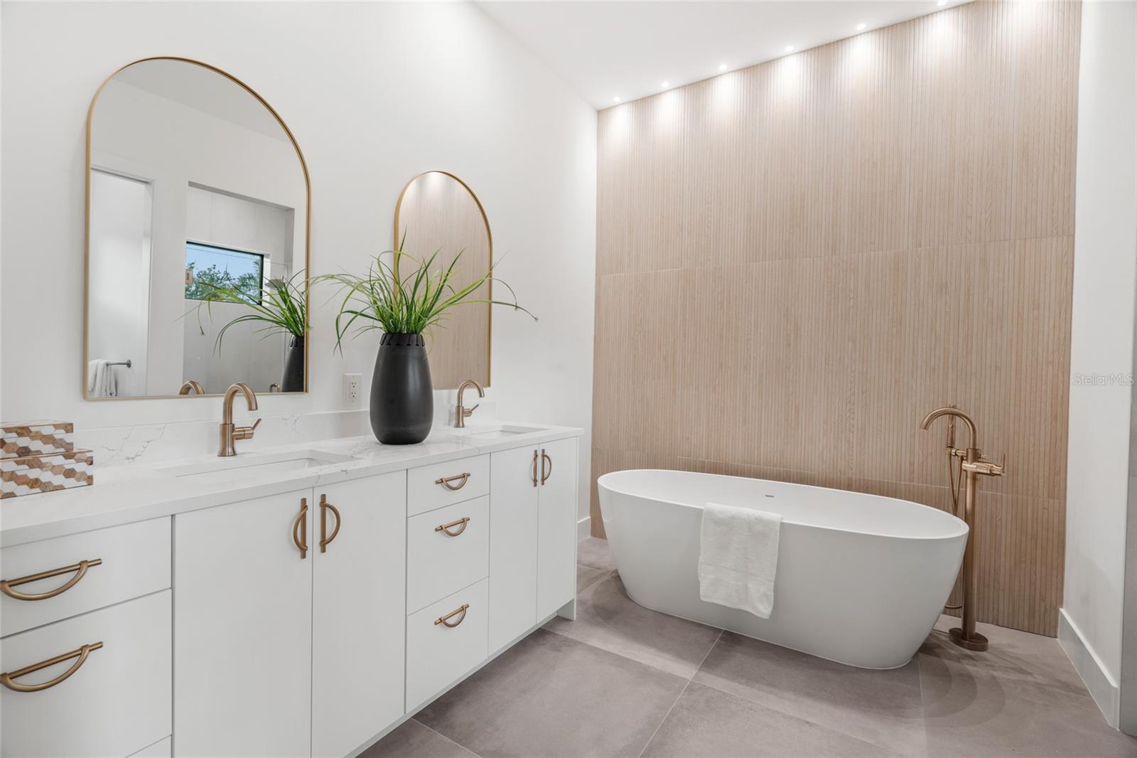 LA LINDA TERRACE - Residential