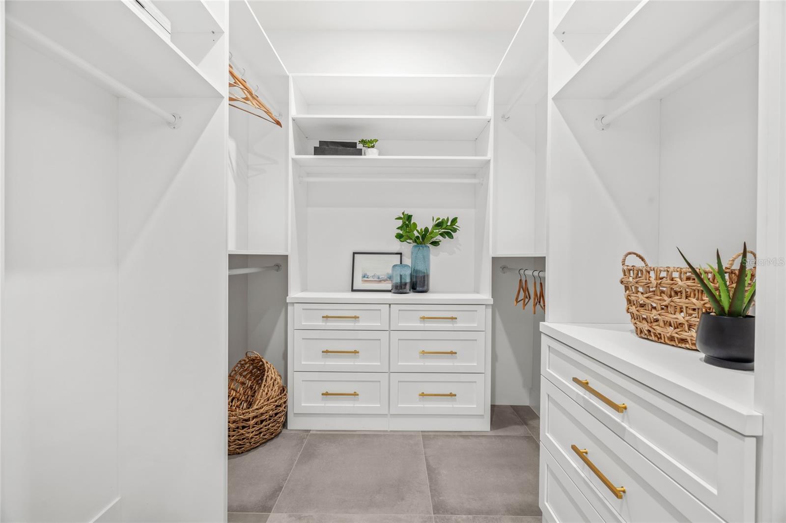 LA LINDA TERRACE - Residential