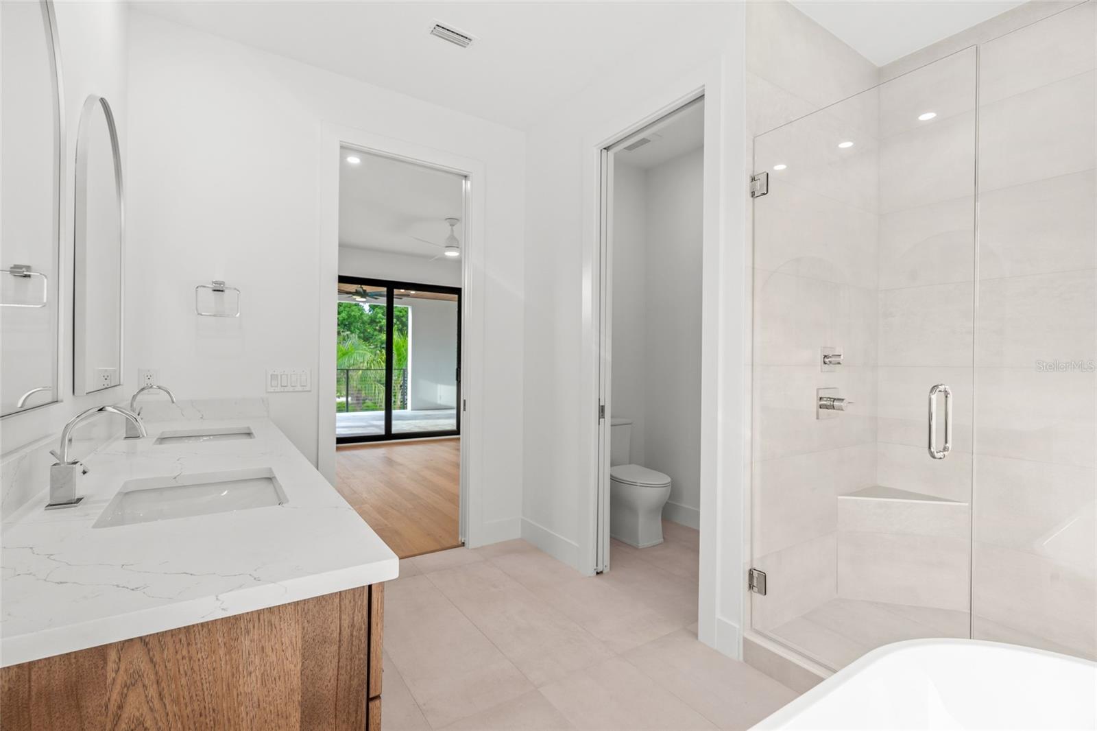 LA LINDA TERRACE - Residential