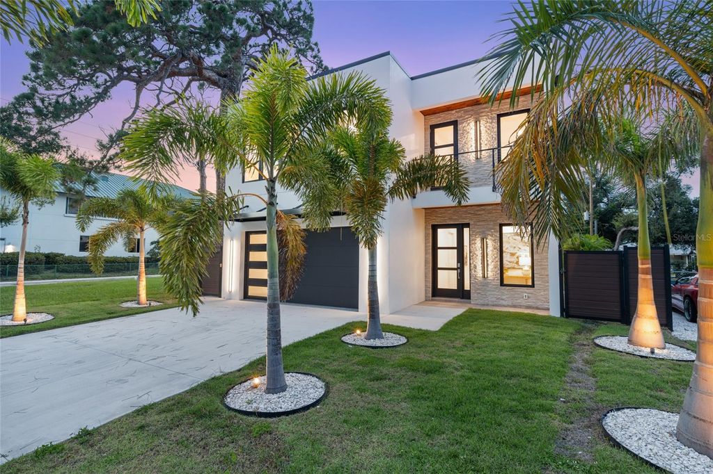 Photo of 2111 Hawthorne Street, Sarasota, FL 34239 (MLS # A4658635)