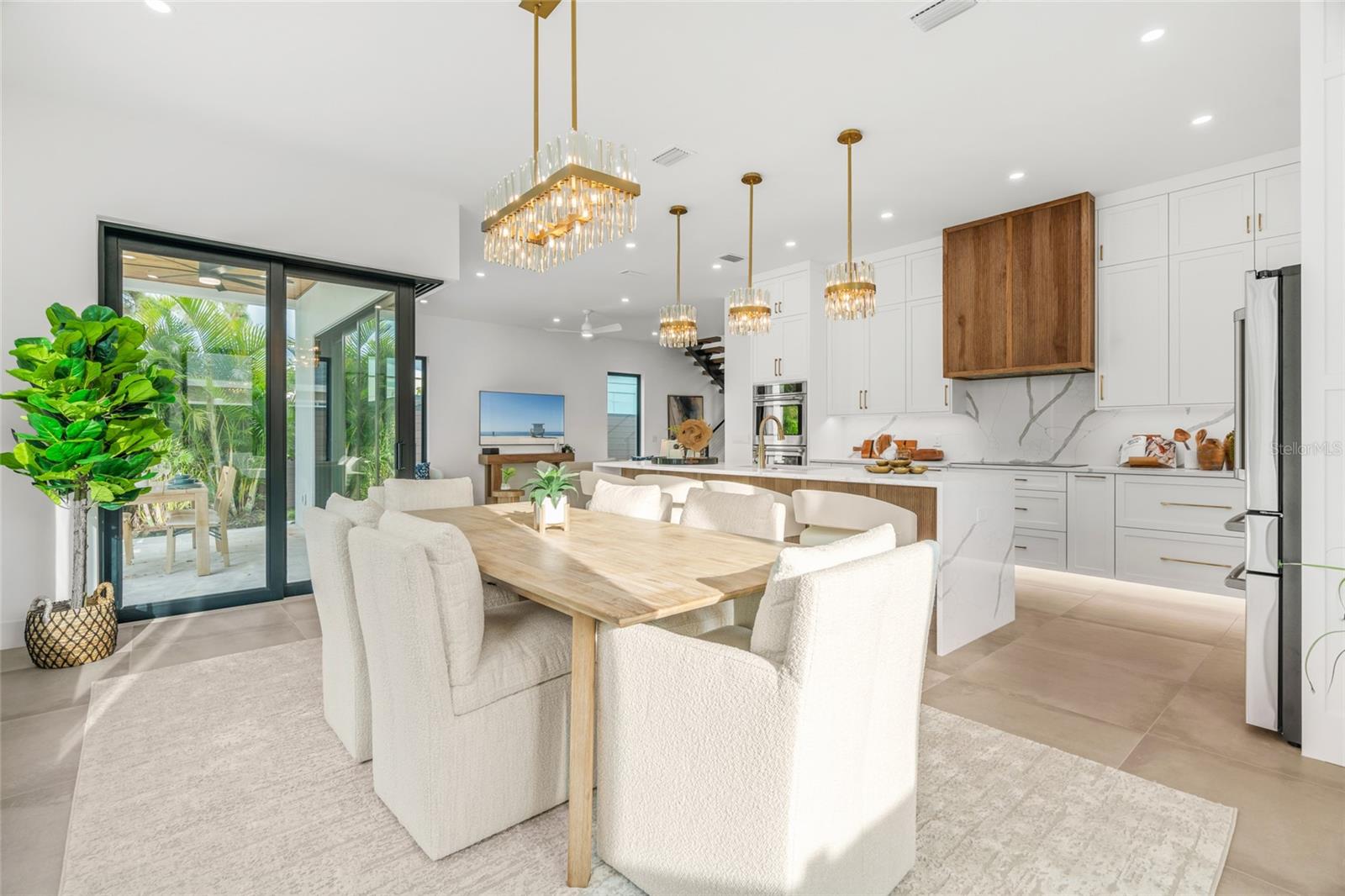 LA LINDA TERRACE - Residential