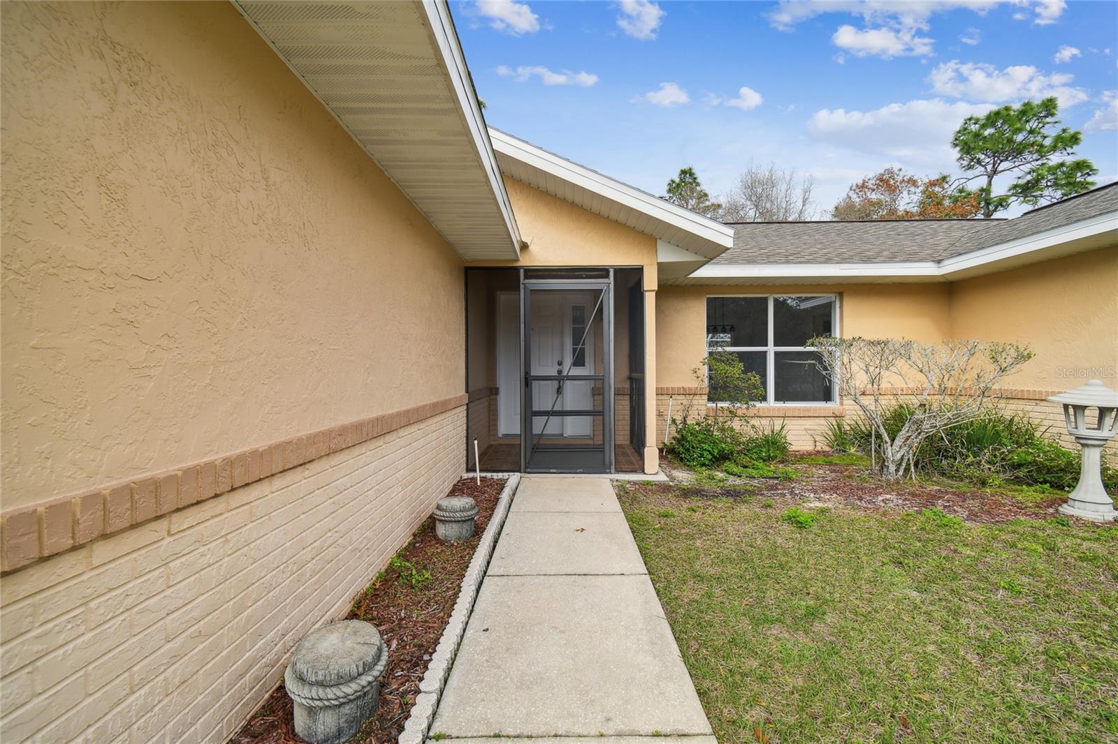 11 CARNATION COURT E