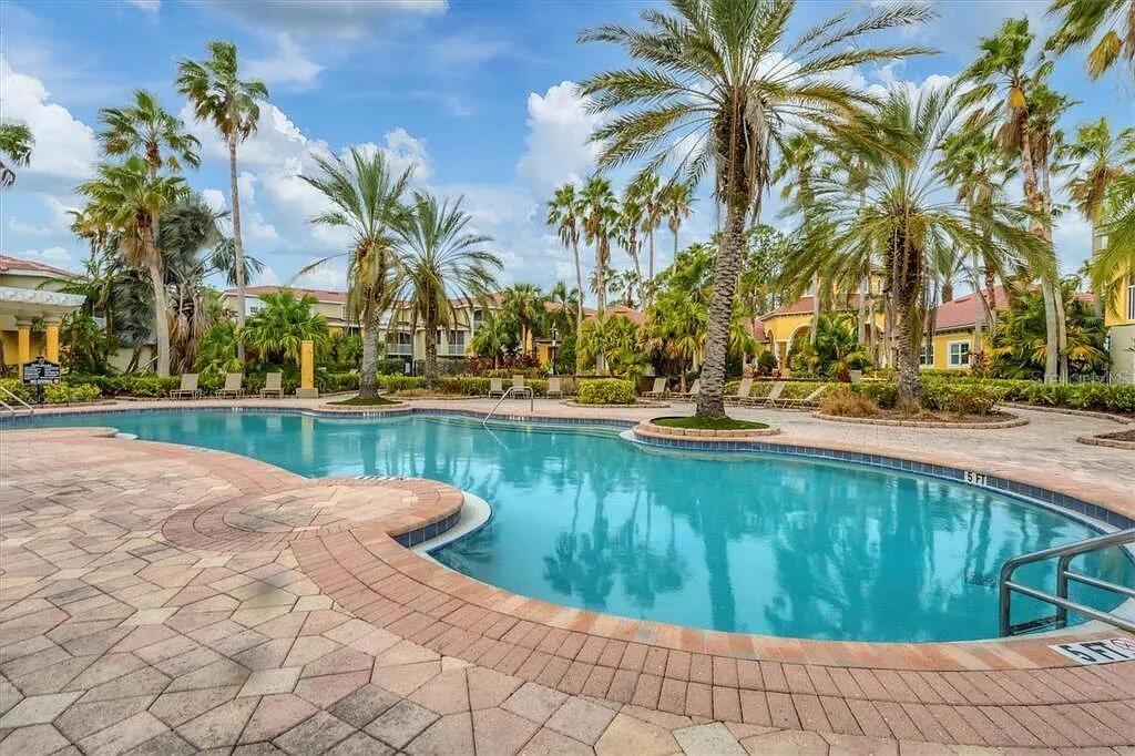 5601 BENTGRASS DRIVE 10-301