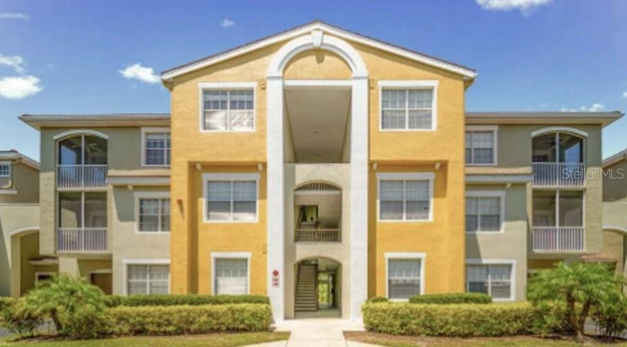 Location! Location! Location! Resort Style living - 2 bedroom 2 full baths, High ceilings, full of light, renovated. with screened lanai overlooking the lake and a fountain and on this side you can see the sunsets every evening. Wise Investment where rentals are in demand. Brand NEW luxury venial flooring, snow sparkle granite countertop and new, EURO style kitchen cabinets. New Dishwasher and lights. Open Kitchen to living room design, split floor plan has common living area between master bedroom within suite bathroom and walk in closet on one side and second bedroom and full guest bath on the other. Lots of closet space too. Washer and Dryer/laundry room. Higher ceilings, top floor, no neighbors.
Las Palmas gated community has 2 fitness centers, 2 community pools, hot tub, sauna, tennis courts, community BBQ, nature trails, and security gate leading right to Nathan Benderson Park. Huge investment was just completed with ALL NEW ROOF and the assessment was paid off by owner. Very secure and well-maintained grounds. Not one of the FL hurricane made any damage, even no loss of power. Solid concrete construction. Plenty of parking. Two flights upkeep you fit and strong and well elevated.
Quick access to I-75, 301 and US 41. Within a short walking distance, you'll find tons of shopping, schools, restaurants, medical facilities, ER care, golf courses, recreational venues, UTC Mall, Nathan Benderson Park and the list goes on. Opening in next months the largest Aquarium in South FL walking distance away.