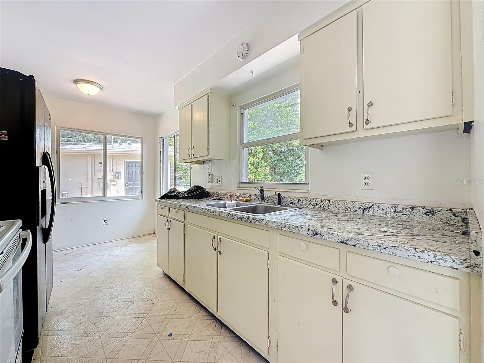 SUNSHINE GROVES - Residential