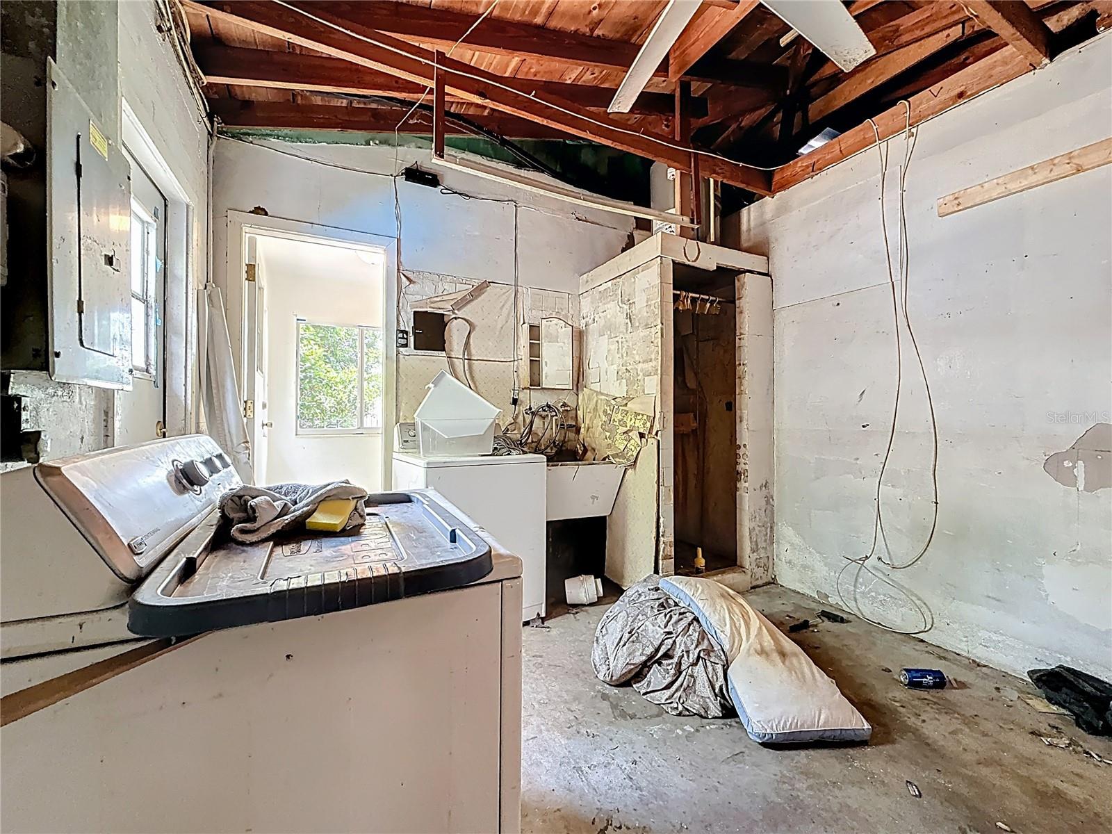 SUNSHINE GROVES - Residential