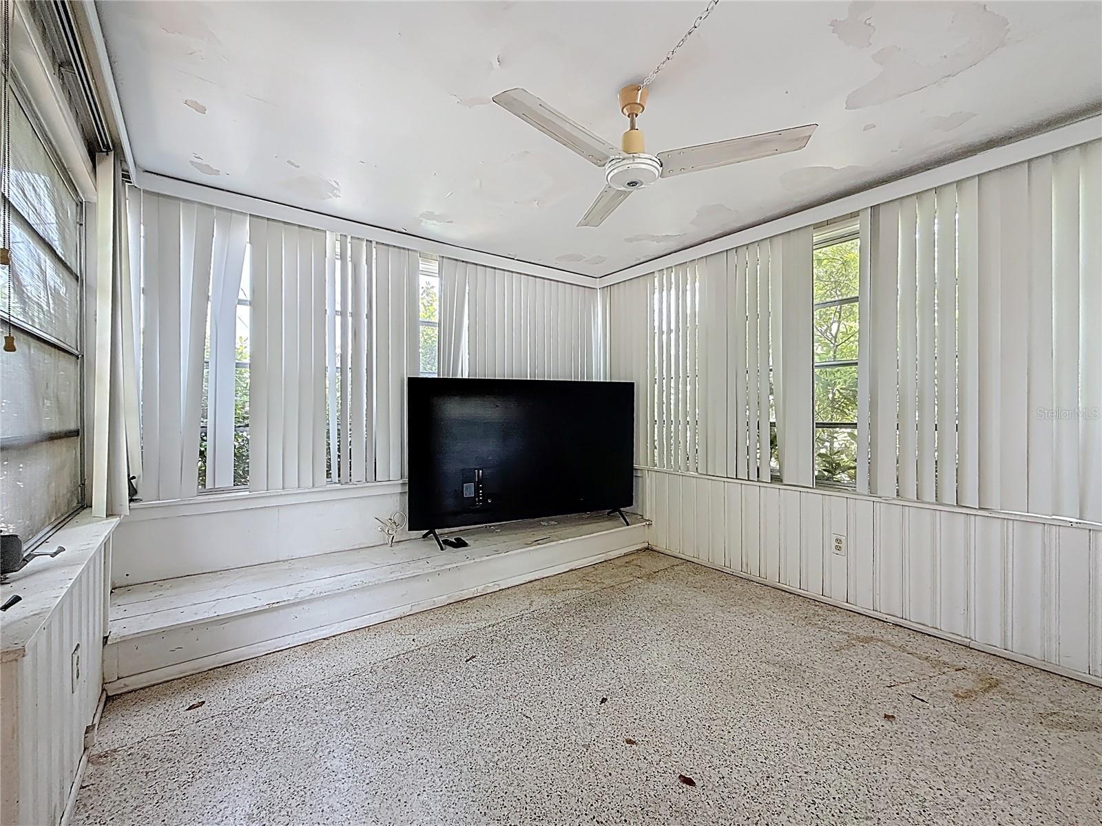 SUNSHINE GROVES - Residential