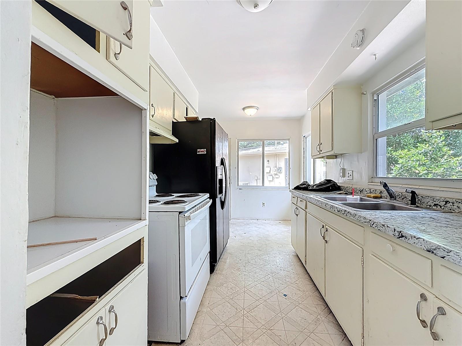 SUNSHINE GROVES - Residential