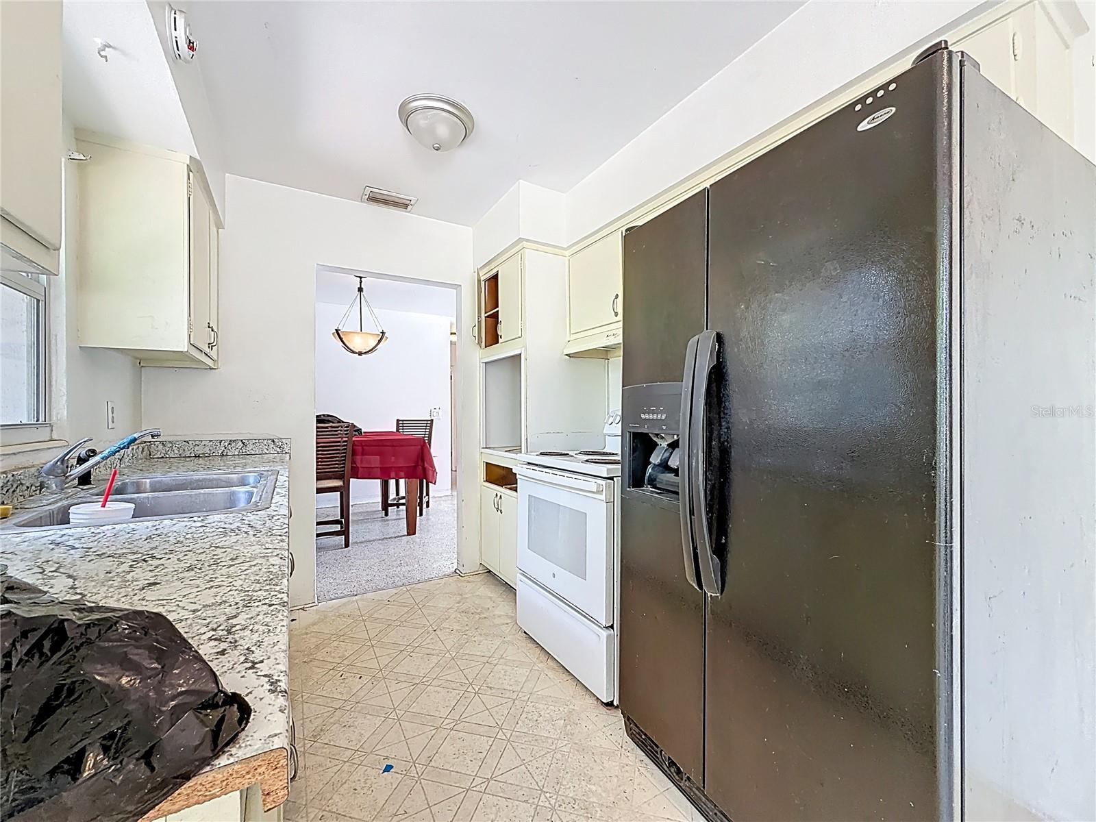 SUNSHINE GROVES - Residential