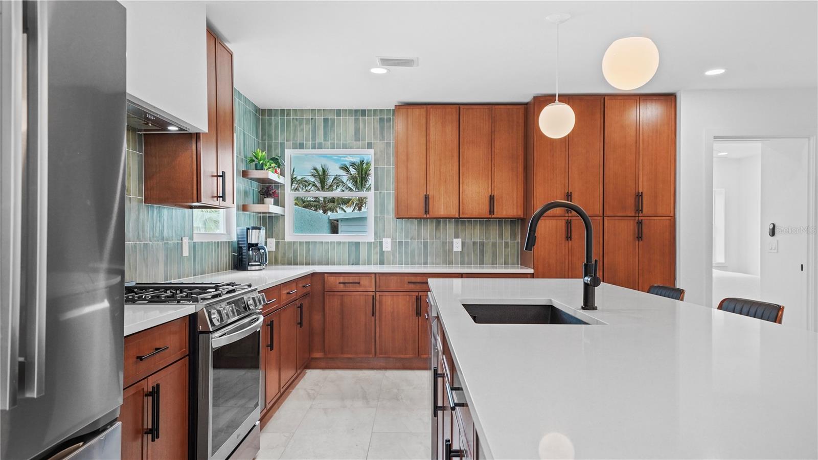 WHITE SANDS OF LIDO - Residential