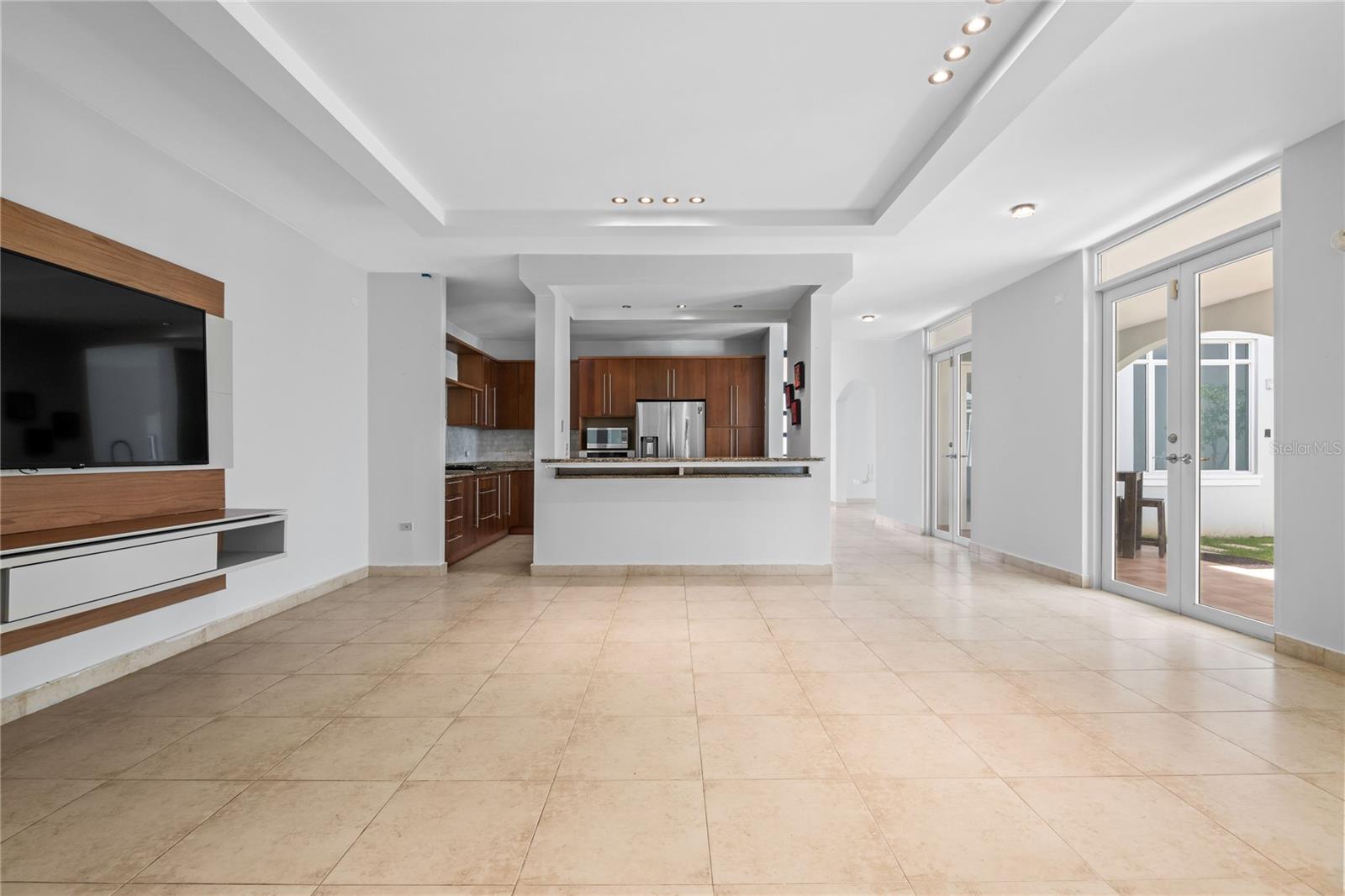 TREASURE POINT #34 - Residential