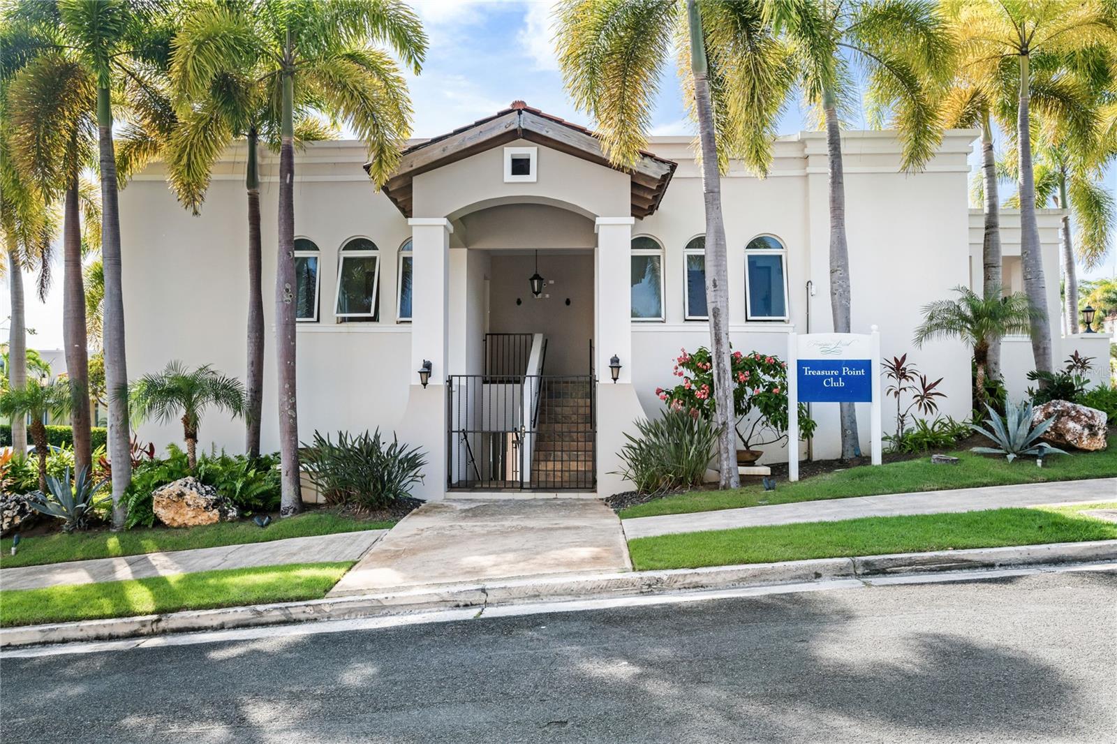 TREASURE POINT #34 - Residential