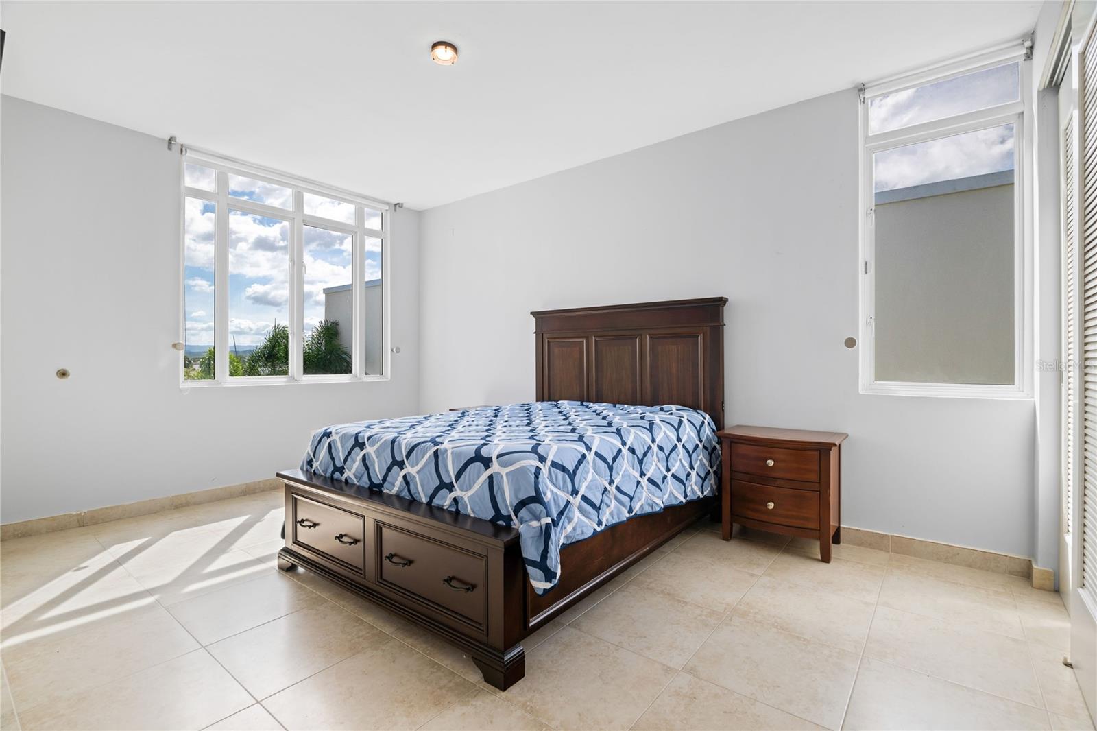 TREASURE POINT #34 - Residential