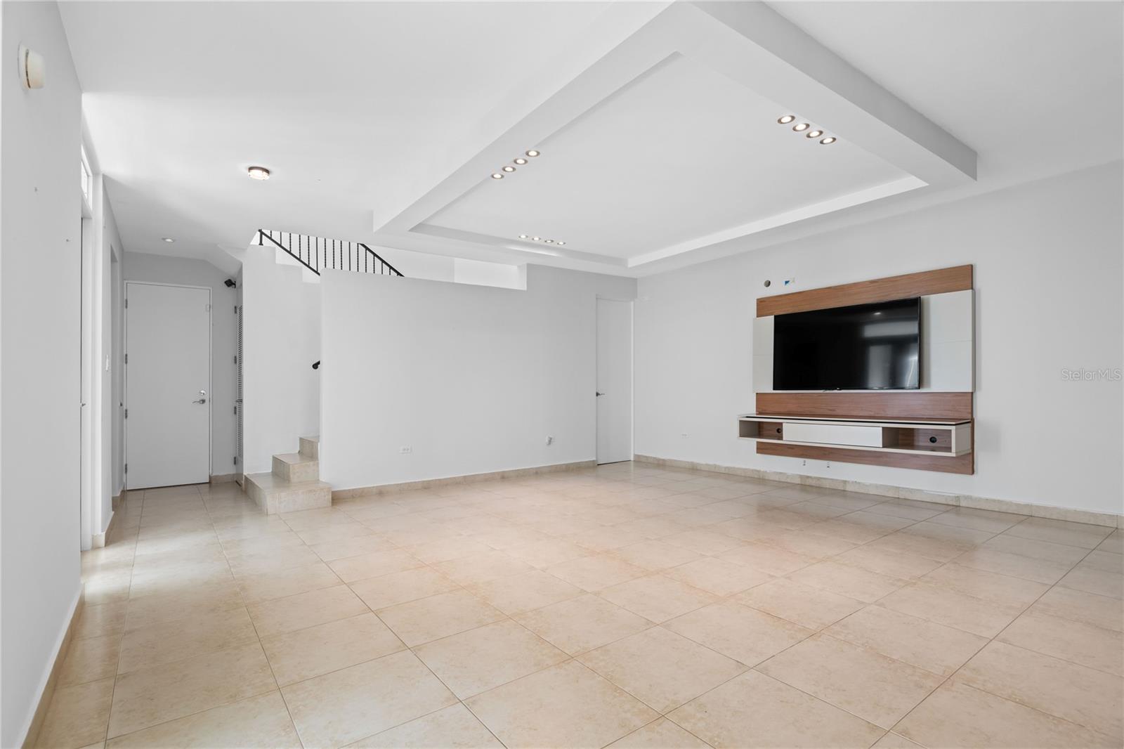 TREASURE POINT #34 - Residential